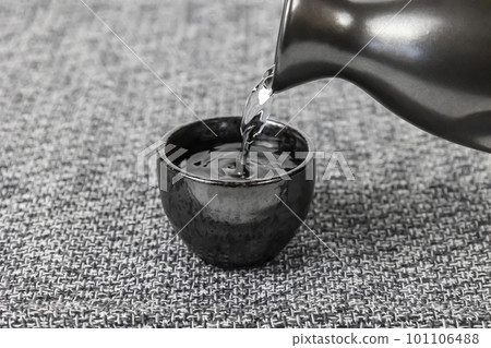 Sake being poured into the sake cup 101106488