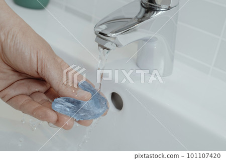 rinses his occlusal splint in his bathroom sink 101107420