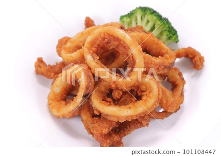 魷魚圈、炸魷魚、油炸食品、明亮的背景 101108447