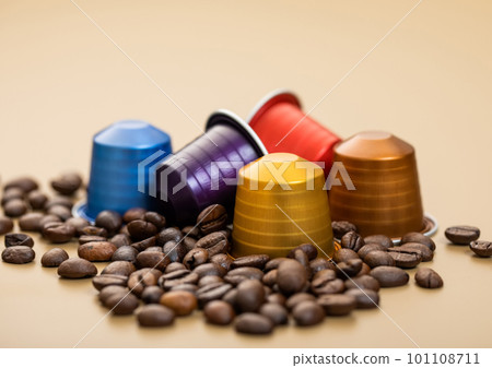 Aluminium coffee capsules pods for machine with raw aroma beans.Macro 101108711