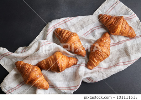 Croissant  101111515
