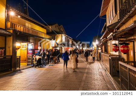 Kyoto: Hanamikoji, where the appearance of foreign tourists has returned *Spring 2023 Kyoto: Hanamikoji, where the appearance of foreign tourists has returned *Spring 2023 101112041