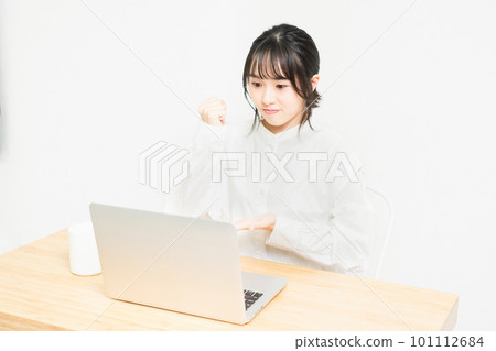 A young woman who is convinced while using a PC 101112684