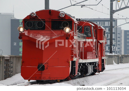 Soya Main Line Russell car arriving at Asahikawa Station 101113034