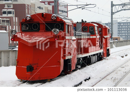 Soya Main Line Russell car stopping at Asahikawa Station Soya Main Line Russell car stopping at Asahikawa Station 101113036