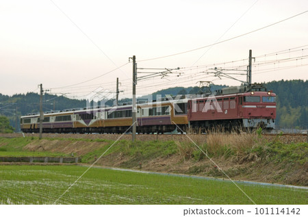 北陸本線牛之谷大聖寺 JR 西日本 EF81-46(敦賀)+ 系列 12(金澤)Wakuwaku Danran 北陸本線牛之谷大聖寺 JR 西日本 EF81-46(敦賀)+ 系列 12(金澤)Wakuwaku Danran 101114142