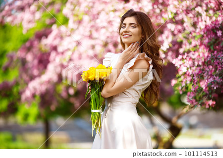 Spring Style. Beautiful Young Brunette Woman In Nice Spring Dress With A Bouquet Of Tulips. 101114513