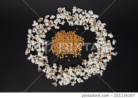 A pile of corn kernels in the middle of a ready-made popcorn circle. 101116107