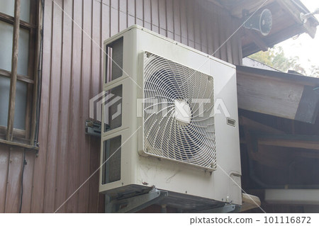 Outdoor unit Wall-mounted Outdoor unit Wall-mounted 101116872