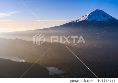 （山梨縣）清晨從大嶽山看到的富士山 101117541