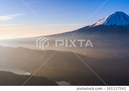 (山梨縣)清晨從大嶽山看到的富士山 (山梨縣)清晨從大嶽山看到的富士山 101117542