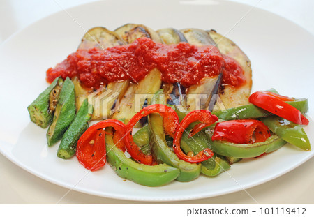 Sautéed summer vegetables (eggplant, okra, green pepper) Sautéed summer vegetables (eggplant, okra, green pepper) 101119412