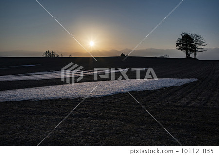 黎明前的鄉村 101121035