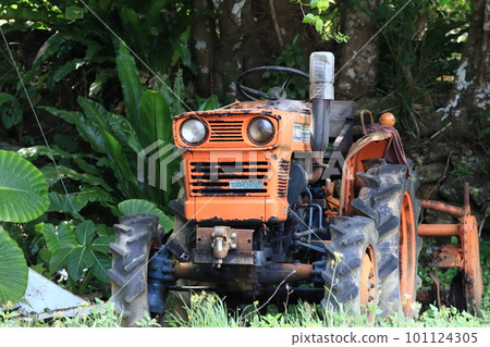 腐爛的拖拉機 101124305