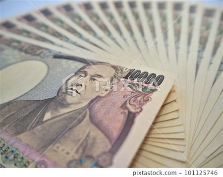 10,000 日元像扇子一樣散開 很多 10,000 日元鈔票 6 10,000 日元像扇子一樣散開 很多 10,000 日元鈔票 6 101125746