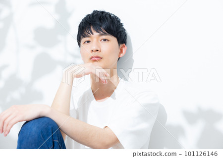 Man in white t-shirt Man in white t-shirt 101126146