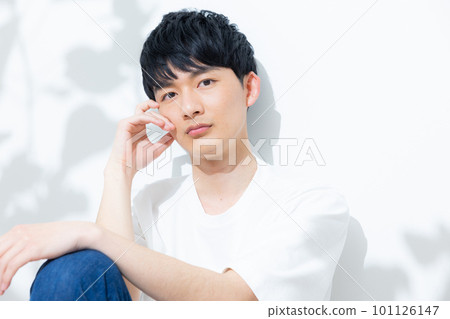 Man in white t-shirt Man in white t-shirt 101126147