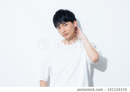 穿白T恤的男人 101126150