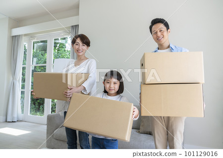 Family moving image 101129016