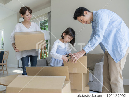 Family moving image 101129092