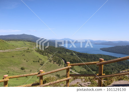 Hokkaido, Bihoro Pass, Lake Kussharo in clear weather overlooking vast land and lake 101129130