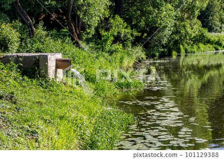 Drain water from the pipe into the river 101129388