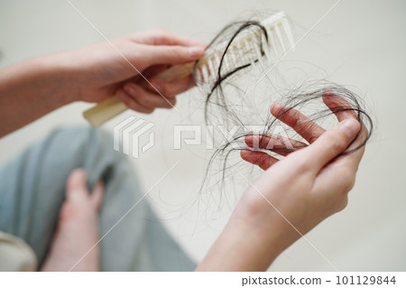 Asian woman have problem with long hair loss attach in her hand. Asian woman have problem with long hair loss attach in her hand. 101129844