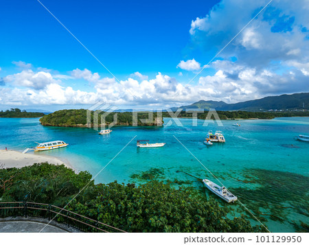 漂浮在川平灣的小船 101129950