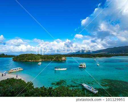 漂浮在川平灣的小船 101129951