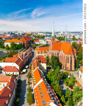 Beautiful view of the old town of Wroclaw and the Odra River. Wroclaw, Poland Beautiful view of the old town of Wroclaw and the Odra River. Wroclaw, Poland 101131612