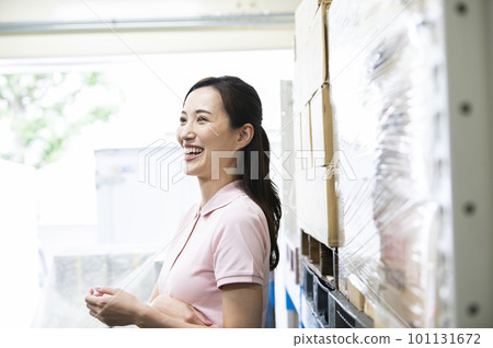 A woman working in a warehouse 101131672