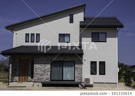 Design house and blue sky 101133014