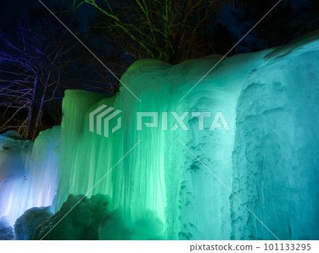 秋上溫泉，燈火輝煌的冰柱 101133295