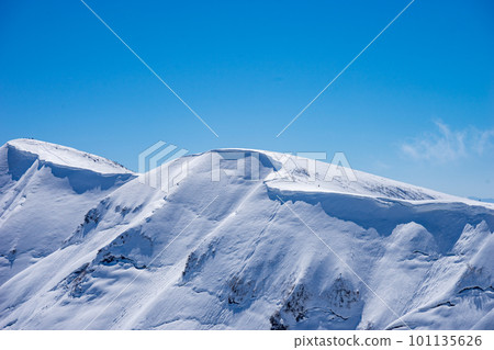 Snow cornices of Mt. Morimon in winter 101135626
