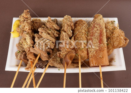 Shizuoka oden (beef tendon, offal, motsu, naruto, hanpen) 101138422