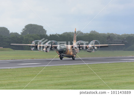 約旦空軍 C-130H 大力神起飛 101143889