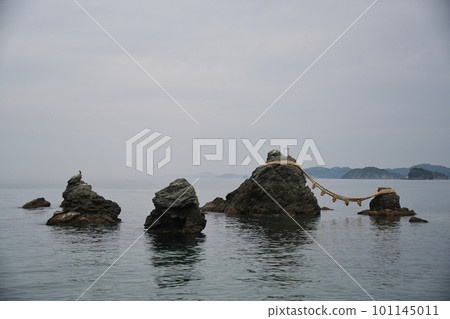 Ise Shima's couple's rock 101145011