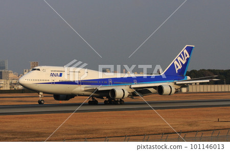 All Nippon Airways Boeing 747 jumbo jet landing at Osaka International Airport, Sayonara Flight 101146013