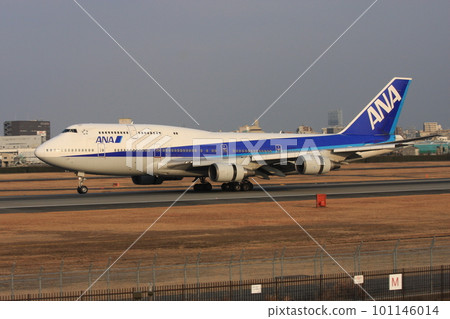 All Nippon Airways Boeing 747 jumbo jet landing at Osaka International Airport, Sayonara Flight 101146014