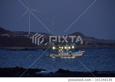 Photographing the scenery of fishing fires for spear squid fishing in Matsumae-cho, Hokkaido in spring Photographing the scenery of fishing fires for spear squid fishing in Matsumae-cho, Hokkaido in spring 101148136