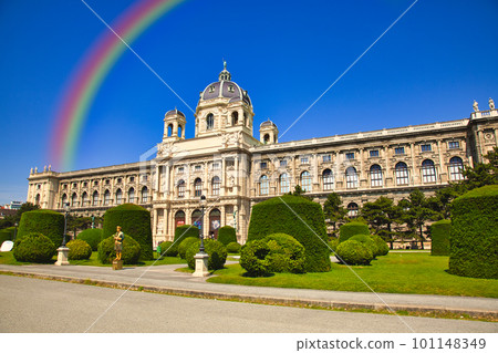 Rainbow over the Natural History Museum in Vienna 101148349