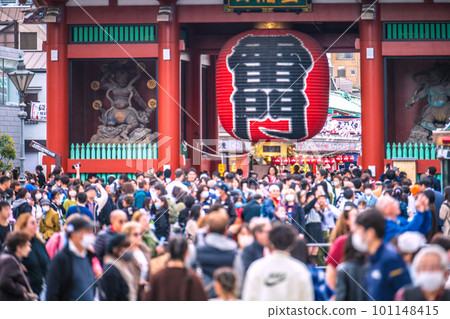 日本東京街景個人判斷...很多外國遊客不戴口罩... = 3月29日,淺草寺 日本東京街景個人判斷...很多外國遊客不戴口罩... = 3月29日,淺草寺 101148415