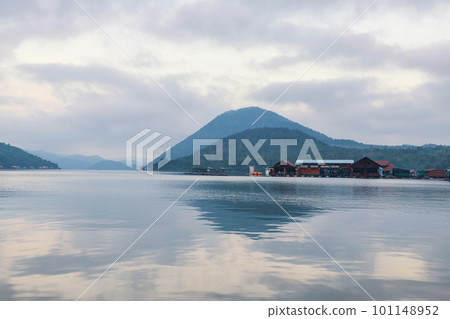 floating homestay resort at Srinakarin dam, Kanchanaburi 101148952