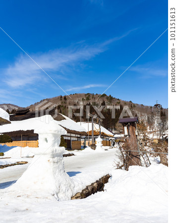 Original scenery of Japan Winter scenery of Ouchi-juku Snow lanterns decorating the townscape 101151613