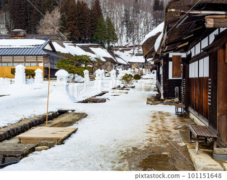 Original scenery of Japan Winter scenery of Ouchi-juku Snow lanterns decorating the townscape 101151648