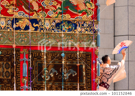 Gion Festival, the moment when the naginata-boko starts 101152846