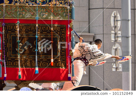 Gion Festival, the moment when the naginata-boko starts 101152849