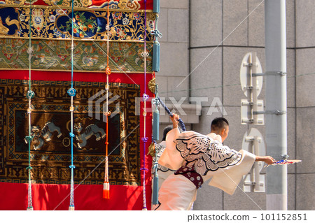 Gion Festival, the moment when the naginata-boko starts Gion Festival, the moment when the naginata-boko starts 101152851