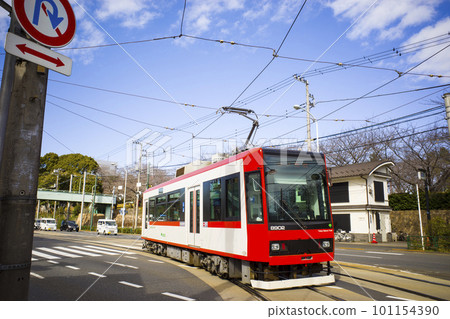 Scenery of streetcars running on the Toden Arakawa Line Scenery of streetcars running on the Toden Arakawa Line 101154390