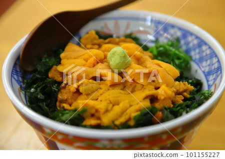 Bowl of fresh seafood 101155227